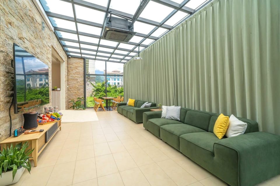 Communal lounge/ TV room