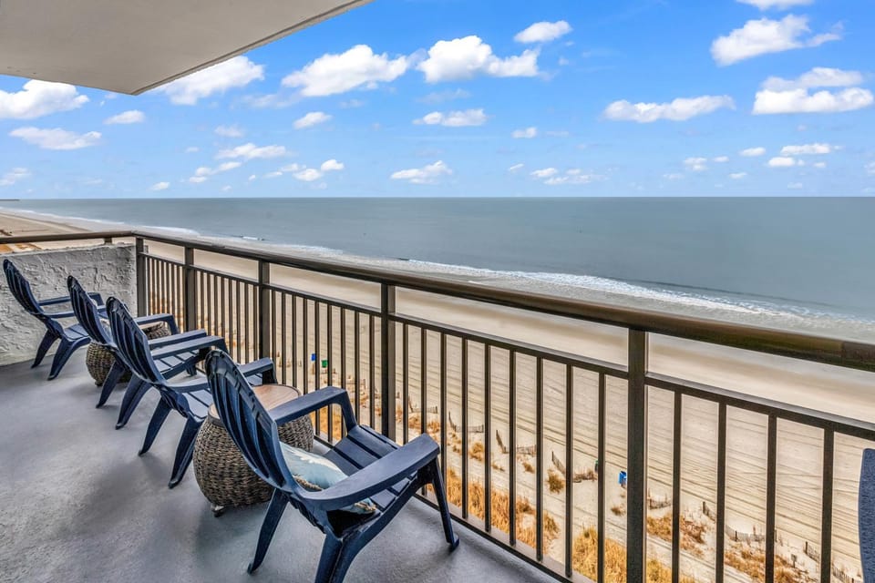 View (from property/room), Balcony/Terrace, Beach