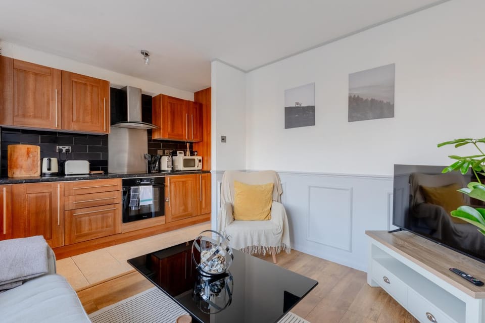 Quaint 1BD Flat with Balcony in Maida Vale Apartment in City of Westminster