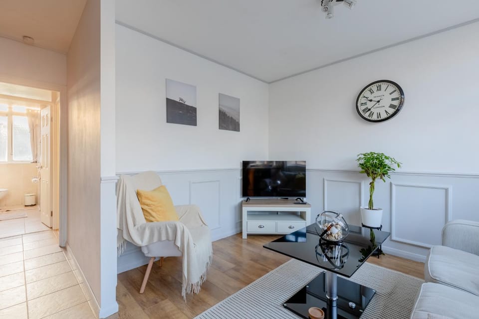 Quaint 1BD Flat with Balcony in Maida Vale Apartment in City of Westminster