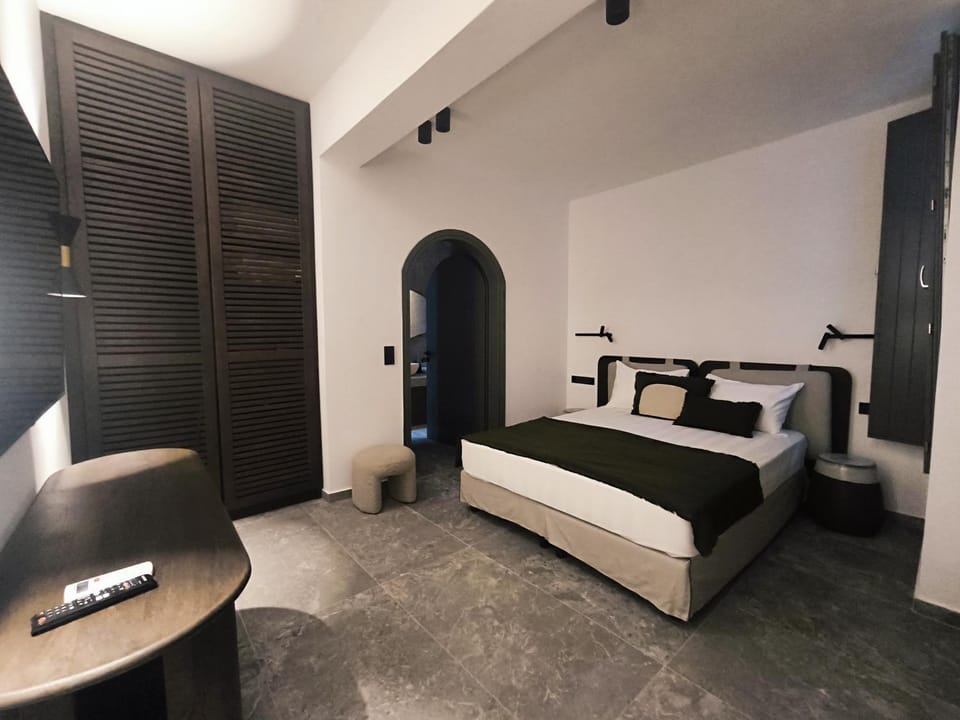 Bed, TV and multimedia, Photo of the whole room, Bedroom, wardrobe