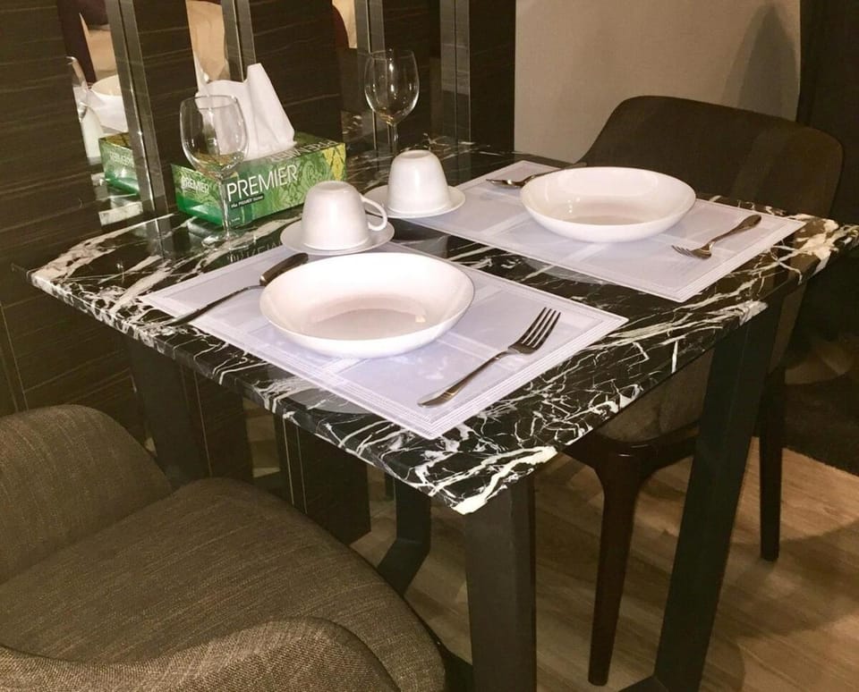 Big BathTub Premium Seafront Studio in Town with WiFi & Full Kitchen Apartment in George Town
