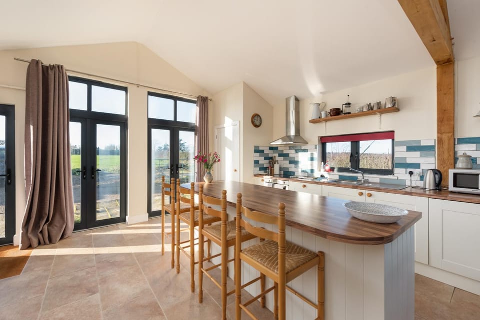 Leveret Lodge with secure garden for Dogs House in Dover District