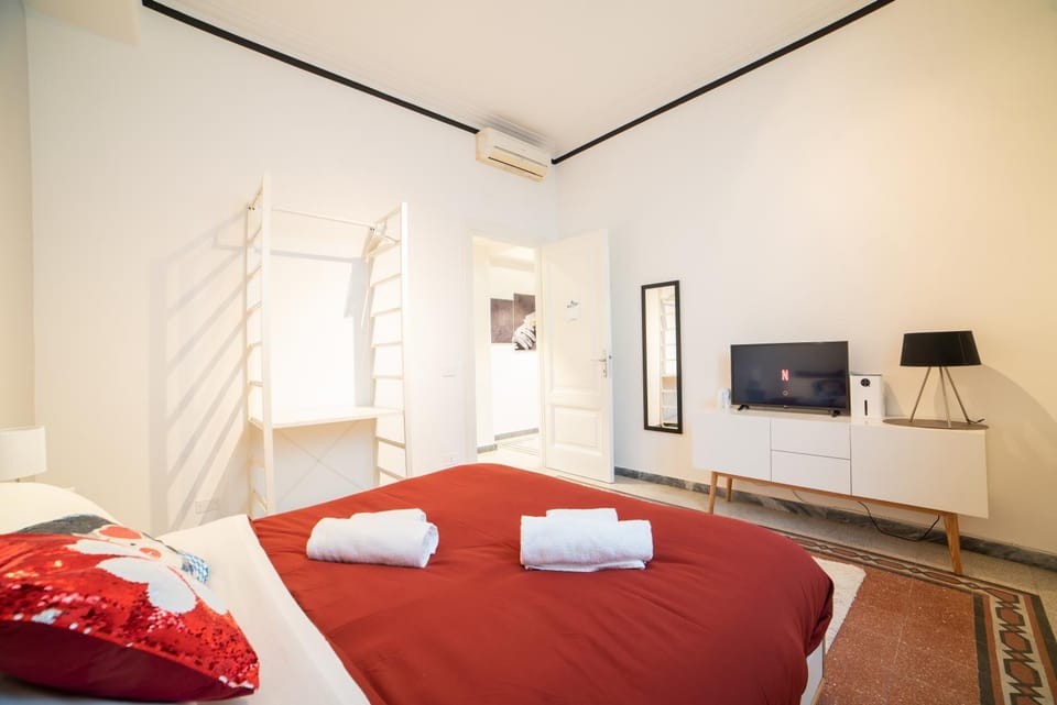 Bed, Decorative detail, Bedroom, wardrobe, air conditioner