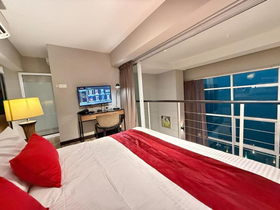 Seaview Seafront Duplex in Town with WiFi & Full Kitchen 10 Apartment in George Town
