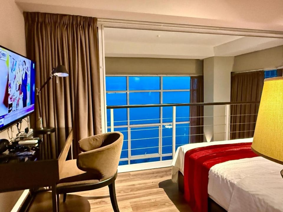 Seaview Seafront Duplex in Town with WiFi & Full Kitchen 10 Apartment in George Town
