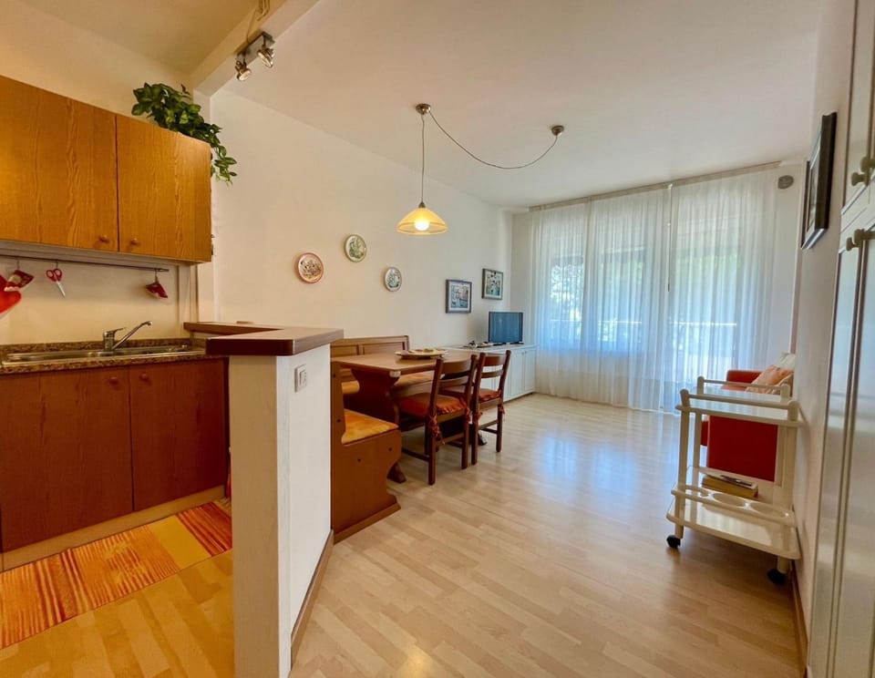 Decorative detail, Dining area, kitchen