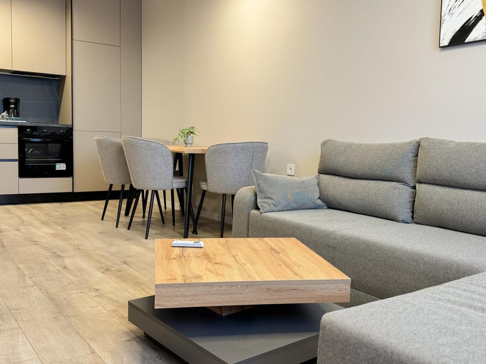 Kitchen or kitchenette, Living room, Seating area, Dining area