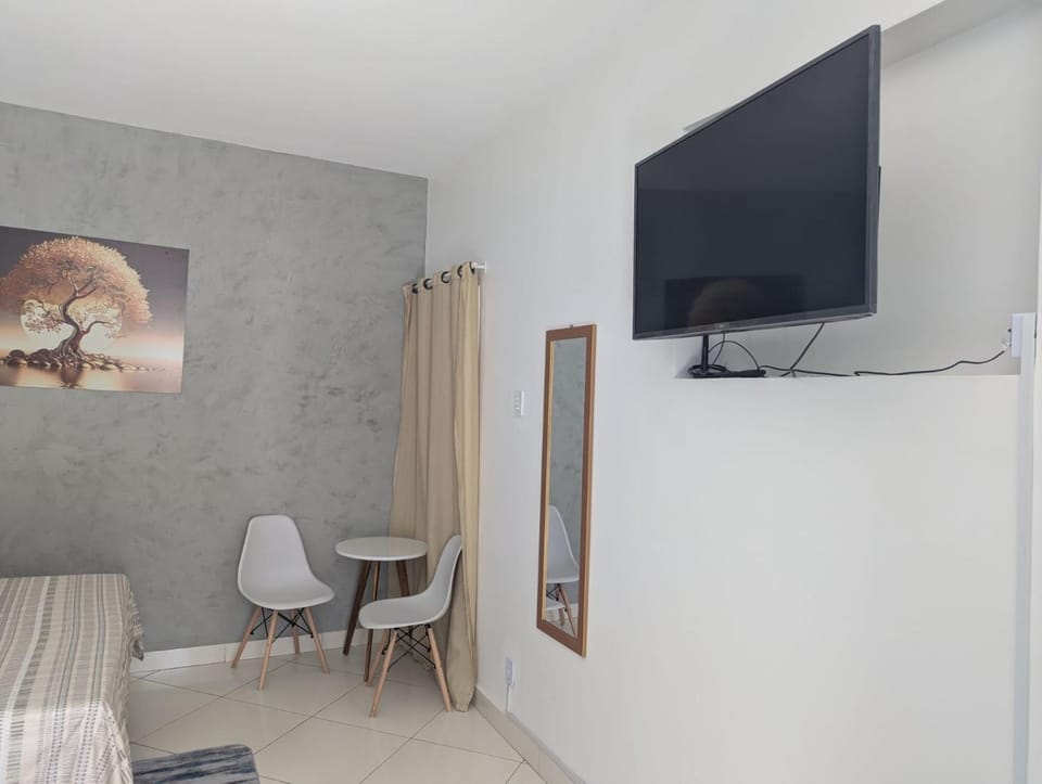 Bed, TV and multimedia, View (from property/room), Photo of the whole room, Bedroom