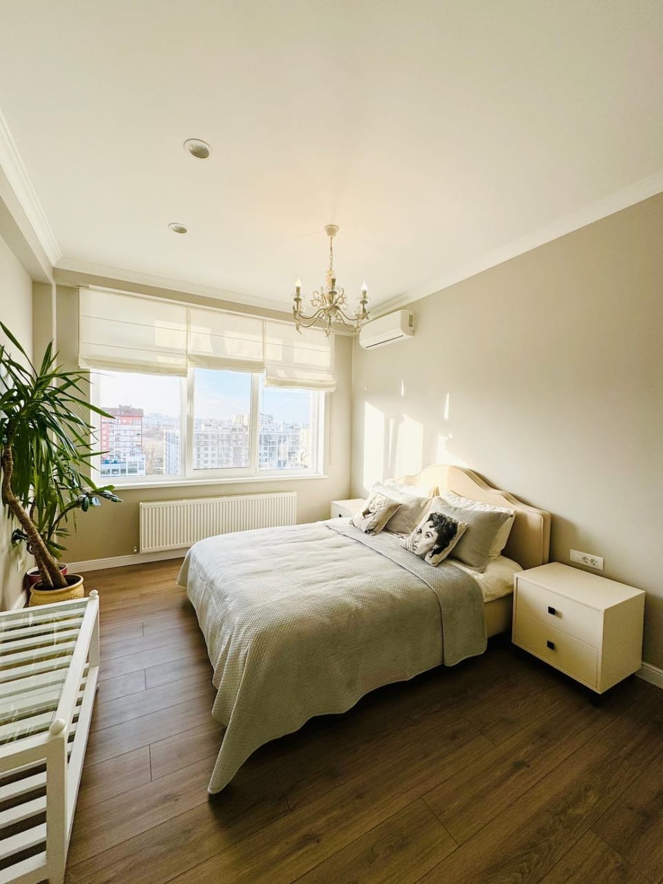 Bed, Photo of the whole room, Seating area, Bedroom, air conditioner