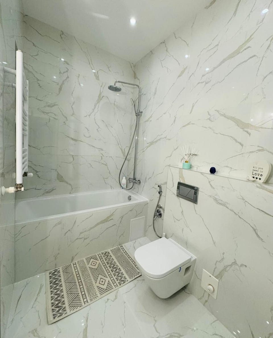 Shower, Toilet, Bathroom, Bath, towels