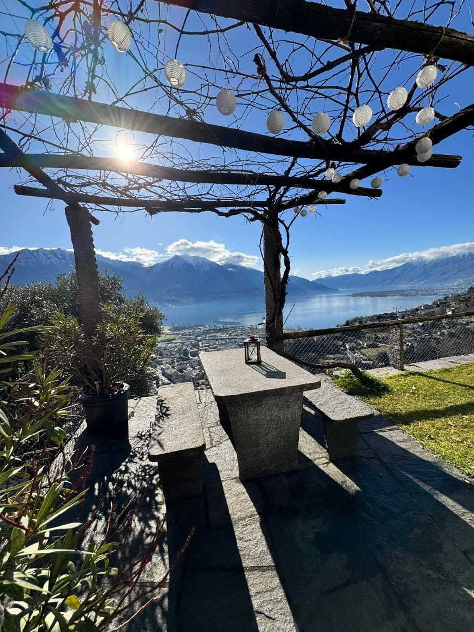 Balcony/Terrace, Dining area, Mountain view