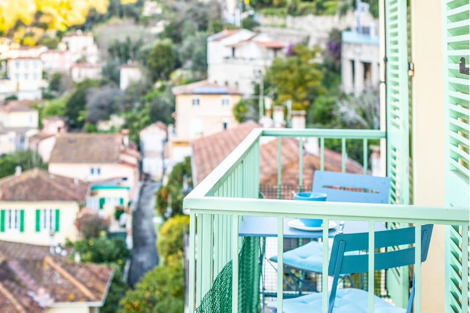 Beautiful & large sea view apartment Apartment in Menton