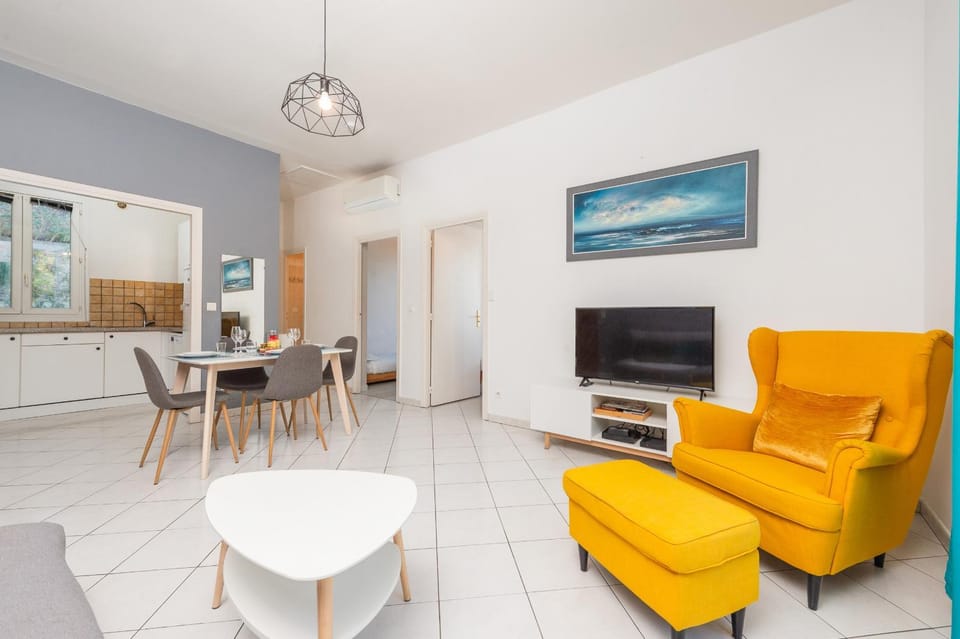 Beautiful & large sea view apartment Apartment in Menton