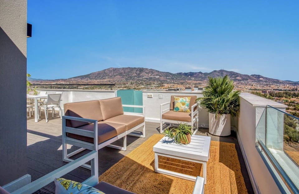 Natural landscape, Balcony/Terrace, Seating area, Mountain view