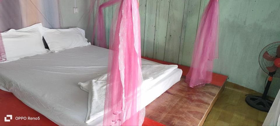 sea love guesthouse Docked boat in Sihanoukville
