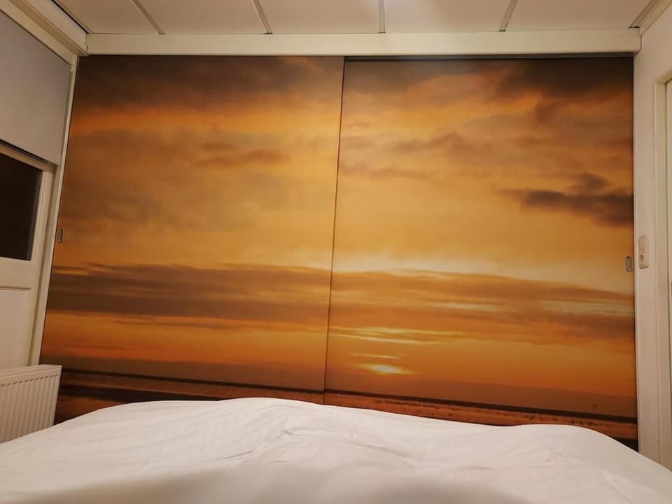 Photo of the whole room, Decorative detail