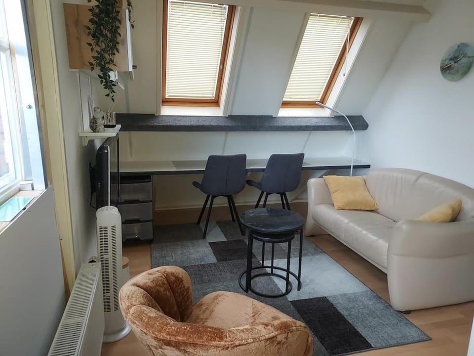TV and multimedia, Living room, Dining area