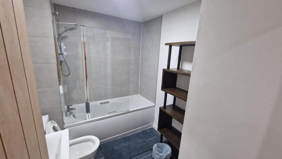 Shower, Toilet, Bathroom, Bath, towels