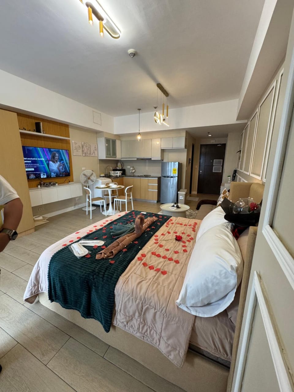 Venice Staycation Cozy Glimpse of Grand Canal View Retreat Apartment hotel in Makati