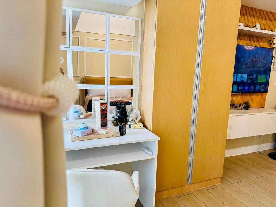 Venice Staycation Cozy Glimpse of Grand Canal View Retreat Apartment hotel in Makati