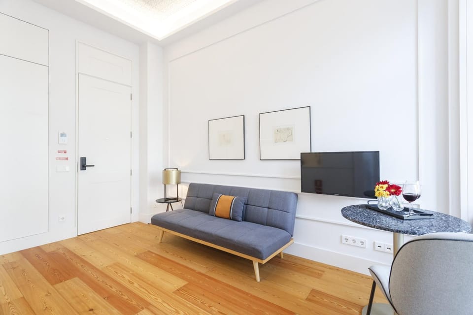 TV and multimedia, Living room, Seating area, Evening entertainment