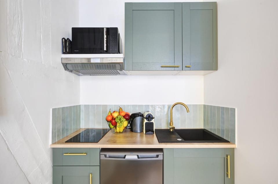 Kitchen or kitchenette, stove
