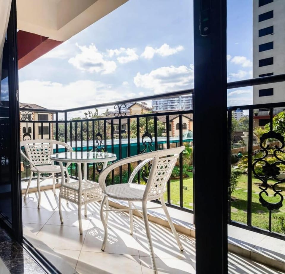 The spacious family friendly executively furnished three bedroom apartments with breathtaking city views and well managed garden for chilling and relaxing while enjoying the fresh air and the sunshine of Nairobi Apartment in Nairobi