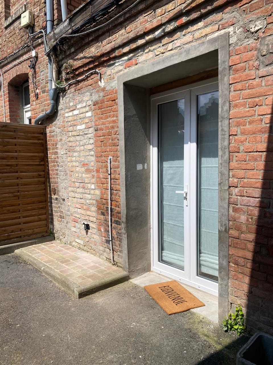 Facade/entrance, Balcony/Terrace, Inner courtyard view