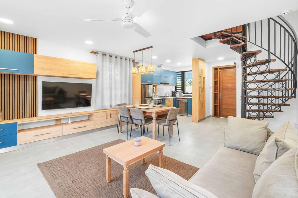 Living room, Dining area