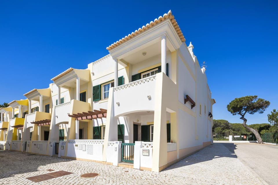 Property building, Facade/entrance, Off site