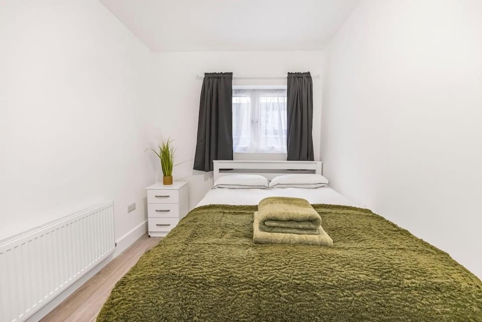 Cosy Home In London - 4 Sleeper Apartment in Ilford