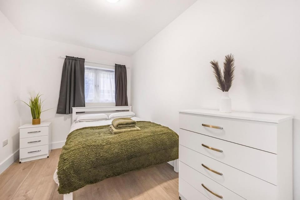Cosy Home In London - 4 Sleeper Apartment in Ilford