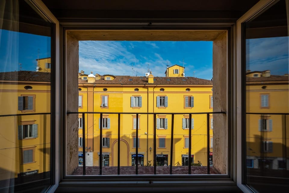 Property building, Day, Bedroom, City view