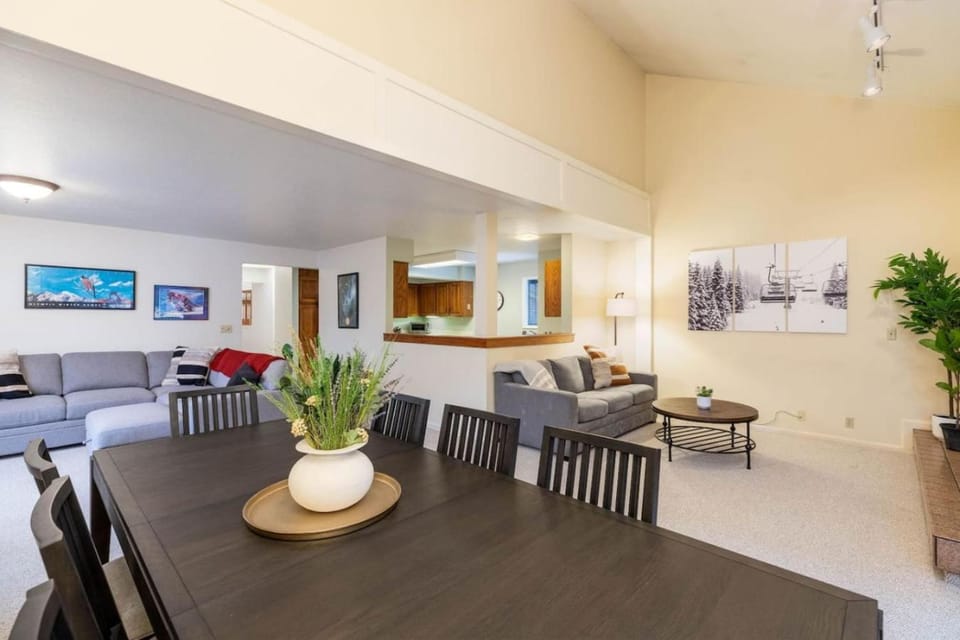 Base of Big Cottonwood-Hot tub, 20 mins to Resorts House in Cottonwood Heights
