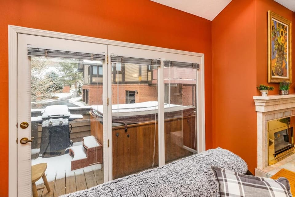 Cottonwood Cove - New Hot Tub House in Cottonwood Heights