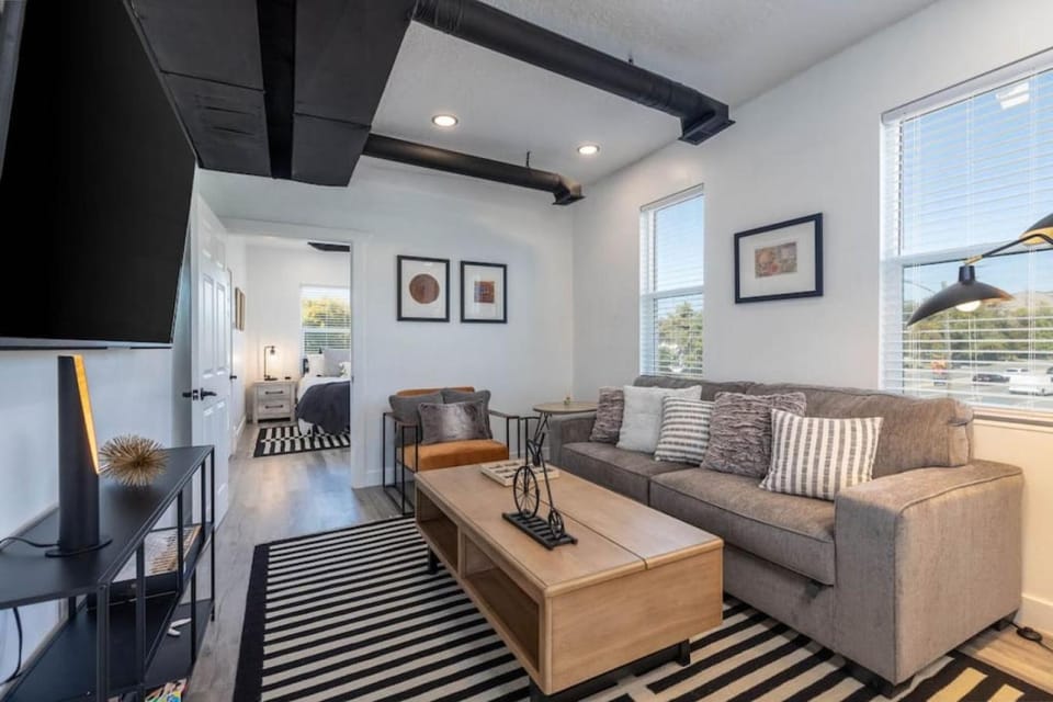 The Barber Suite-Near Downtown 35 Mins to Skiing Apartment in Salt Lake City