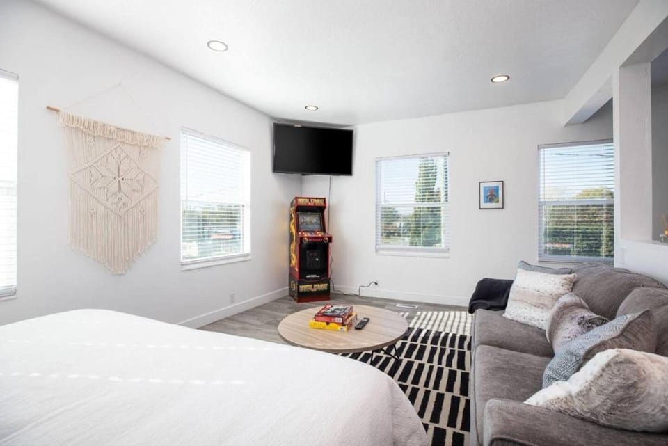 The Barber Loft-Close to Downtown 35 Mins to Ski Apartment in Salt Lake City