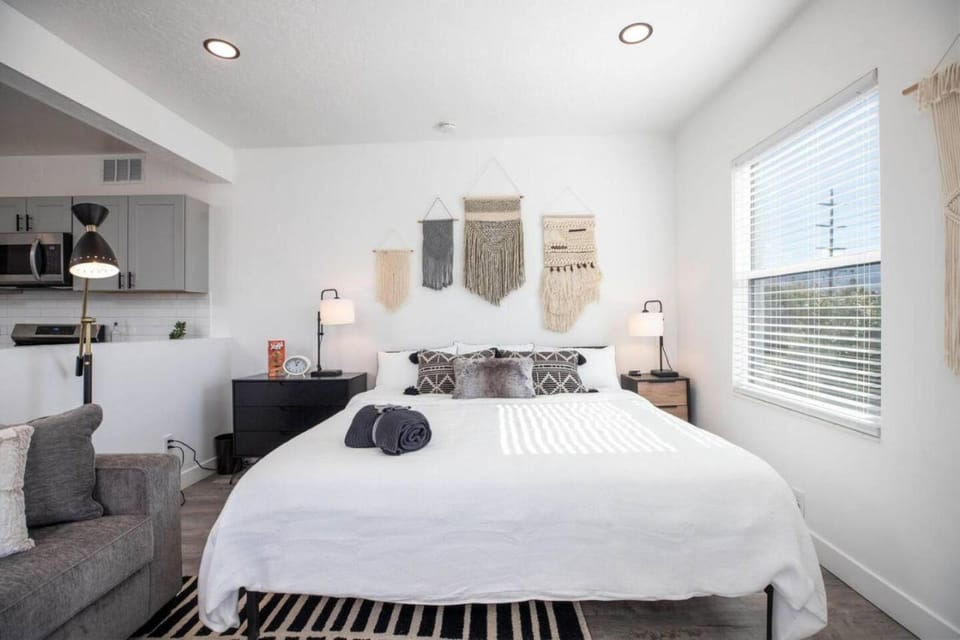 The Barber Loft-Close to Downtown 35 Mins to Ski Apartment in Salt Lake City