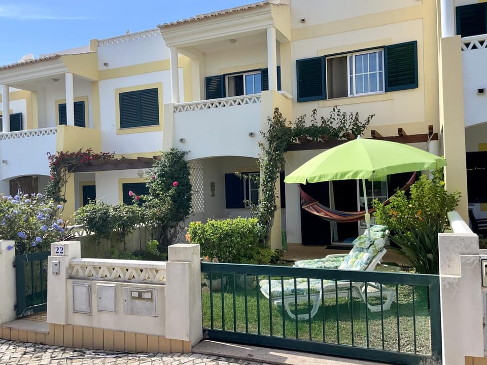 Property building, Facade/entrance, Off site