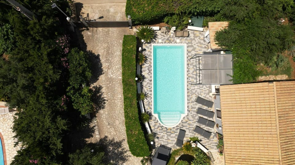Property building, Bird's eye view, Pool view, Swimming pool