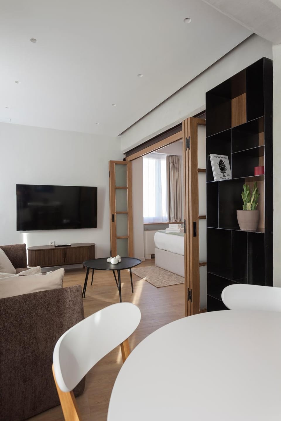 TV and multimedia, Living room, Seating area, Dining area