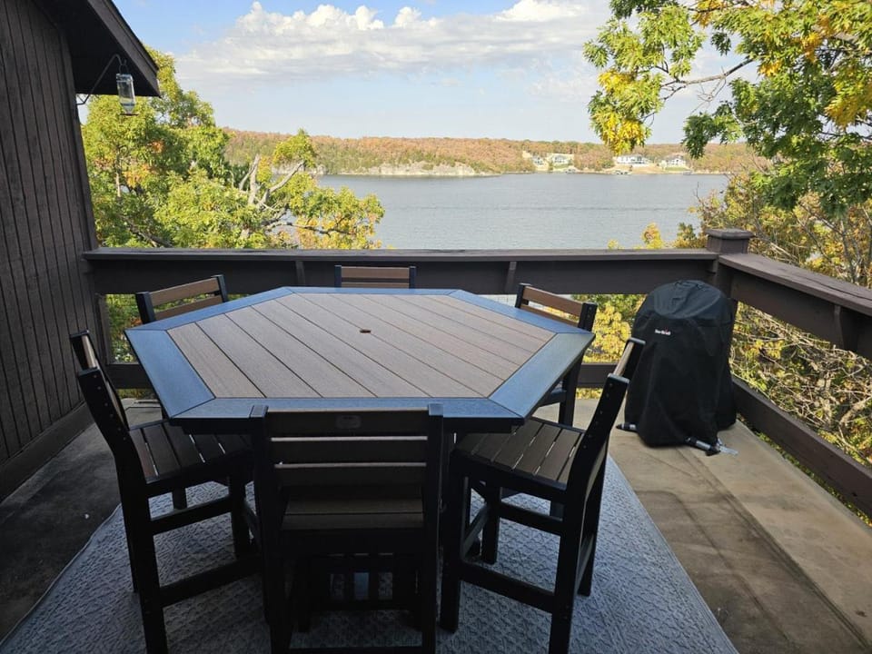 Ozark Lakeview Penthouse 3bed 3bath Condo in Osage Beach Escape House in Lake of the Ozarks