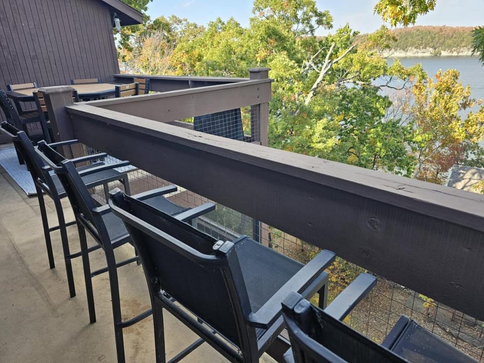 Ozark Lakeview Penthouse 3bed 3bath Condo in Osage Beach Escape House in Lake of the Ozarks