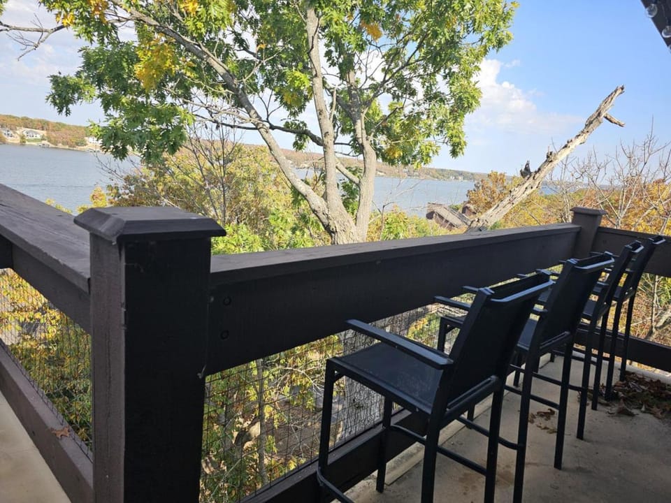 Ozark Lakeview Penthouse 3bed 3bath Condo in Osage Beach Escape House in Lake of the Ozarks