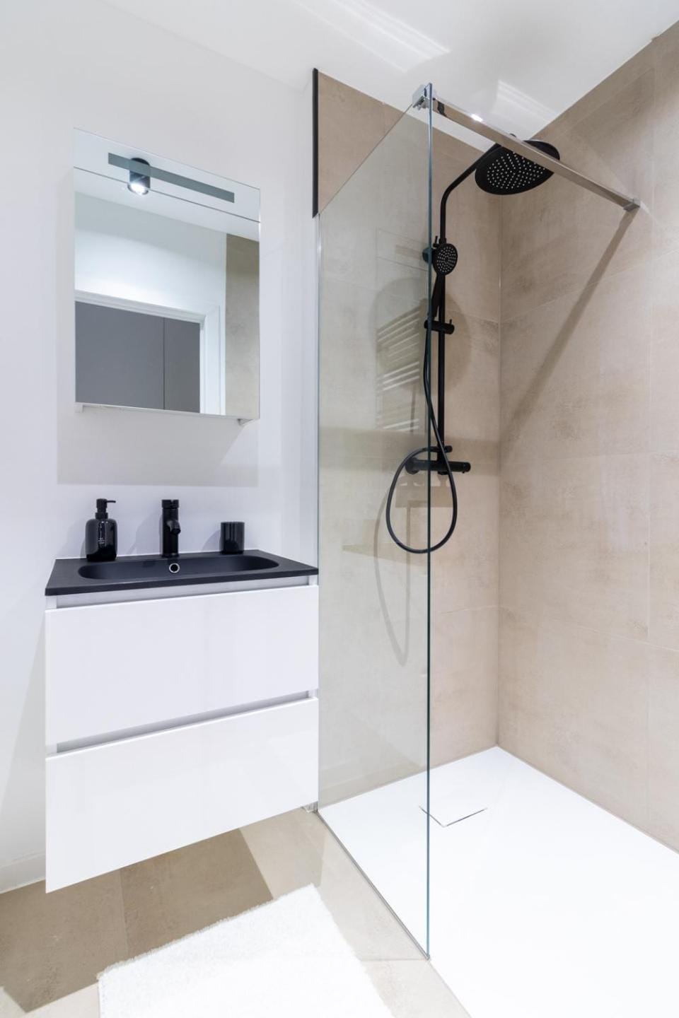 Sleek City Stays - Urban Elegance in the Heart of Ghent Apartment in Ghent