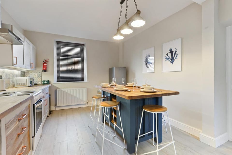 Kitchen or kitchenette, Dining area, pet friendly, stove