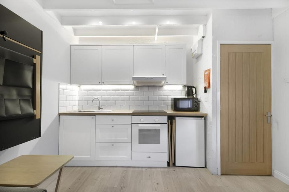 Kitchen or kitchenette, oven, pet friendly, stove, toaster