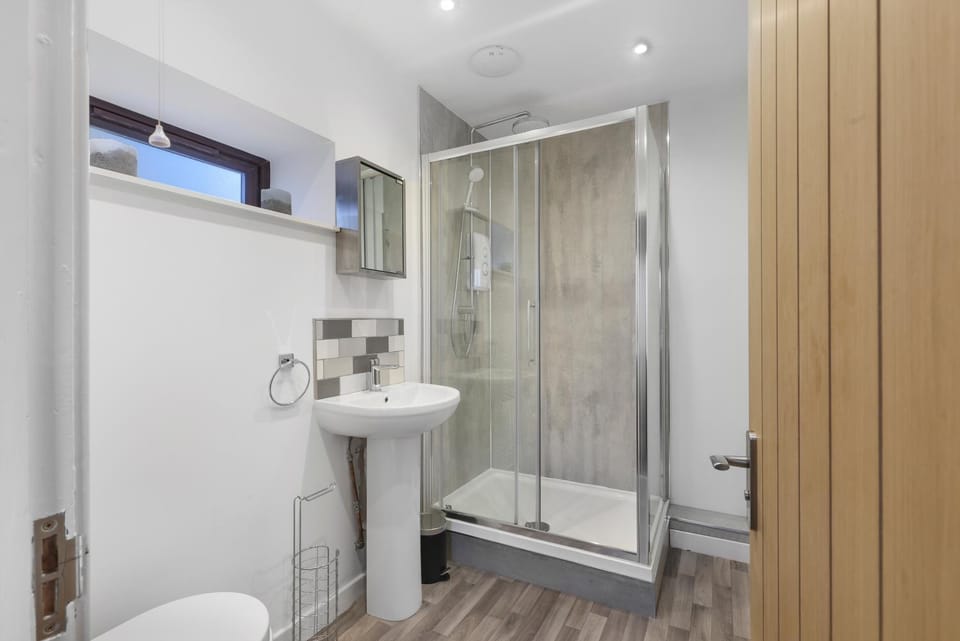 Shower, Bathroom, towels