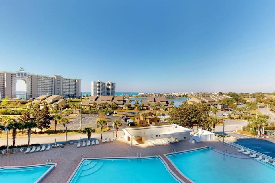 Pool view, Swimming pool